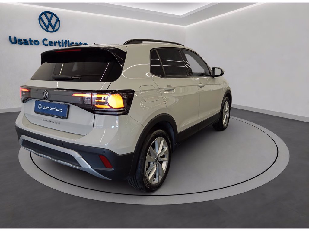 https://cdn-sm.caraffinity.it/images/vehicles/4743393/3/large