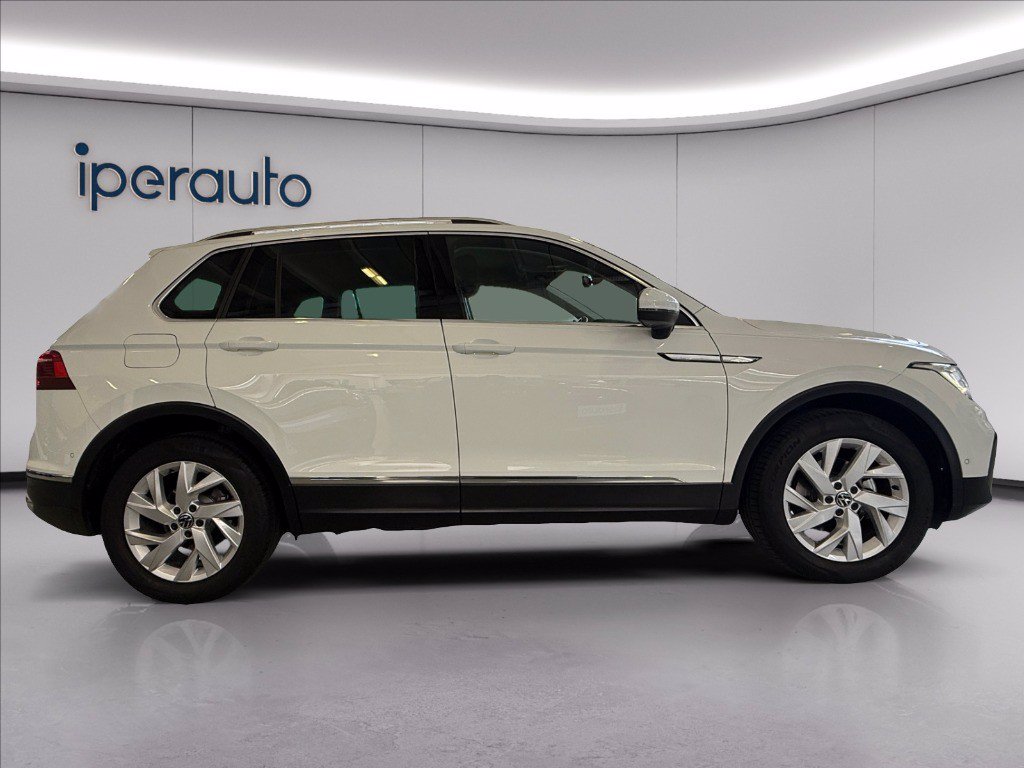 https://cdn-sm.caraffinity.it/images/vehicles/4744966/5/large