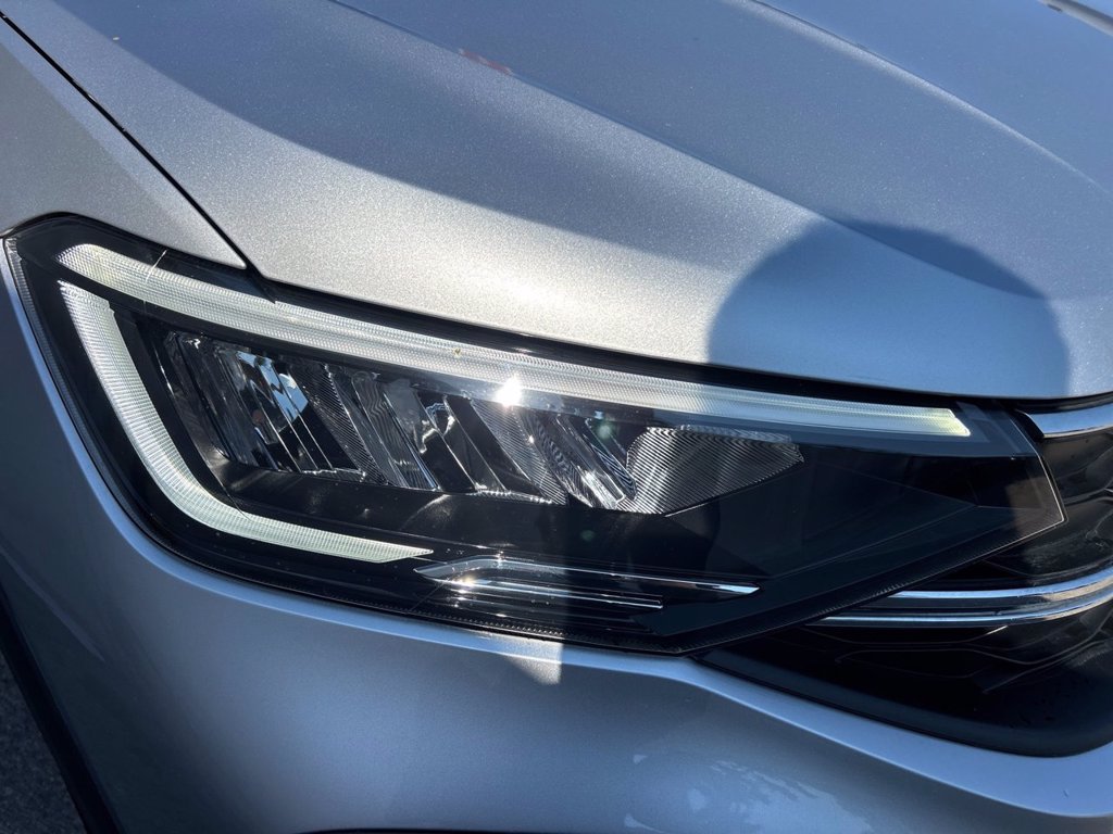 https://cdn-sm.caraffinity.it/images/vehicles/4746059/5/large