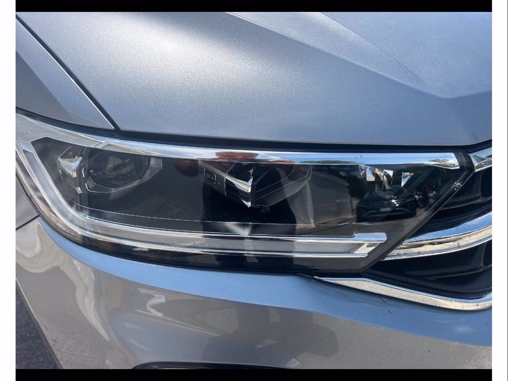 https://cdn-sm.caraffinity.it/images/vehicles/4746061/5/large