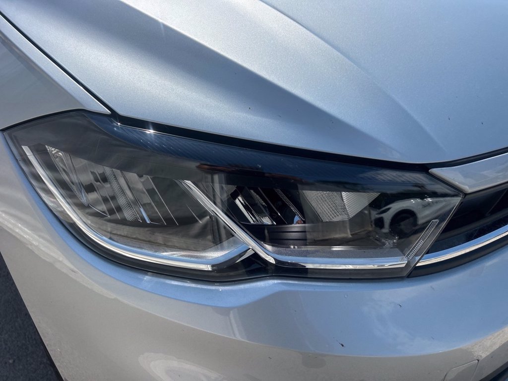 https://cdn-sm.caraffinity.it/images/vehicles/4746062/5/large