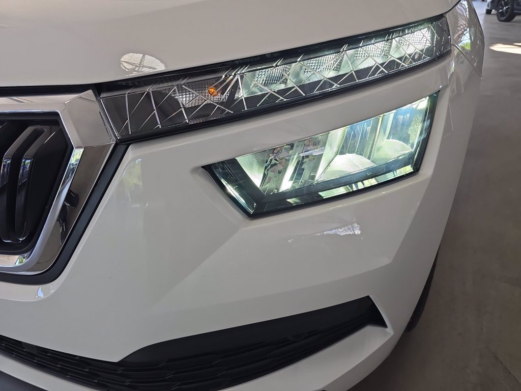 https://cdn-sm.caraffinity.it/images/vehicles/4747217/5/large