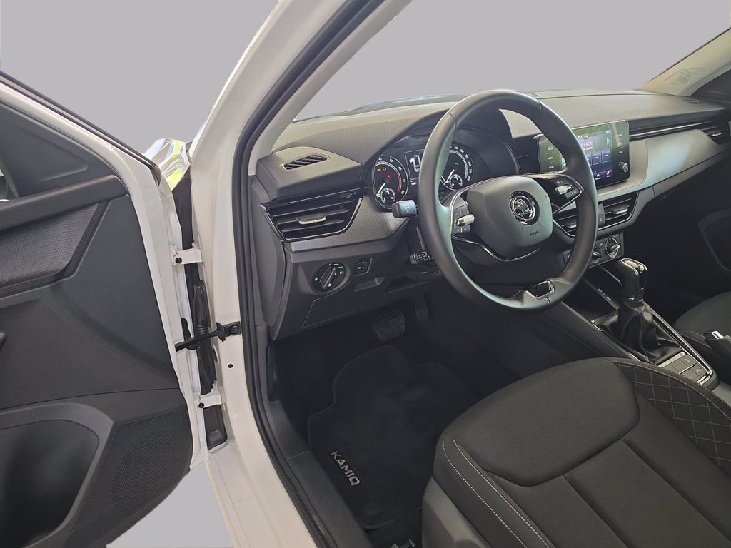 https://cdn-sm.caraffinity.it/images/vehicles/4747217/8/large