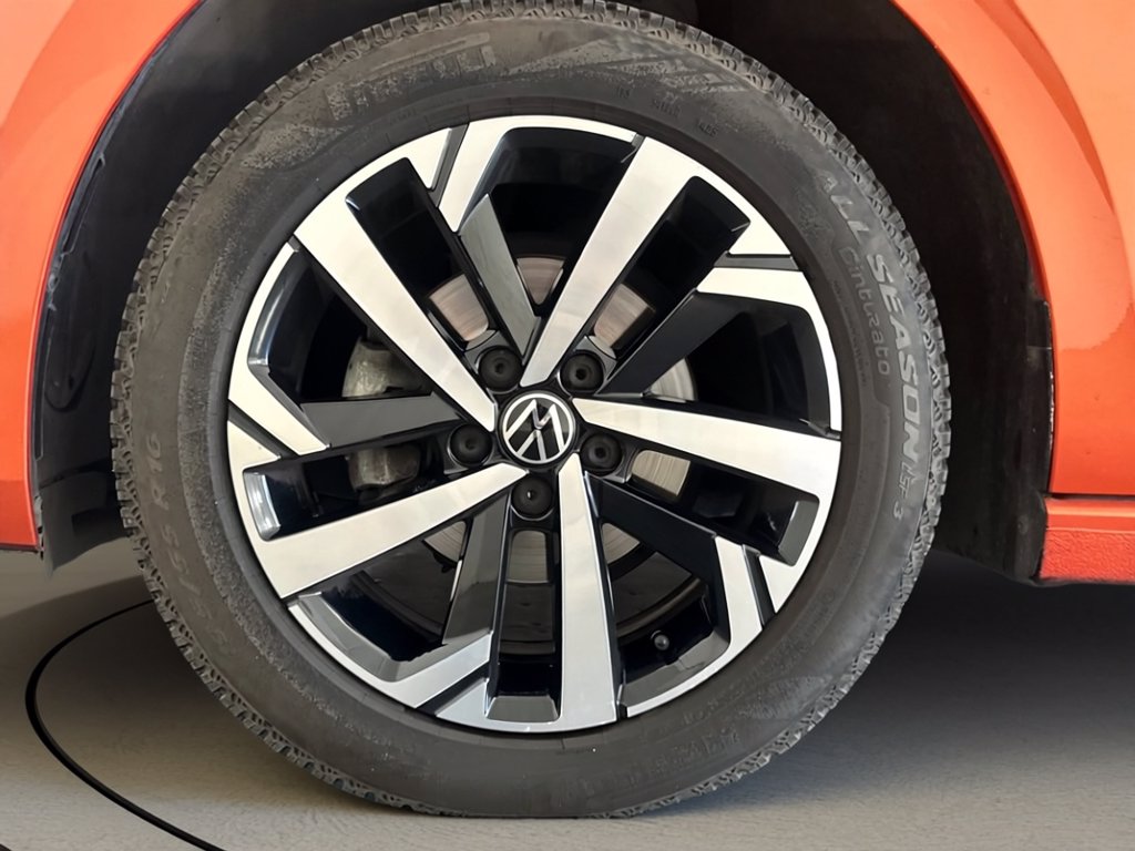 https://cdn-sm.caraffinity.it/images/vehicles/4747218/6/large