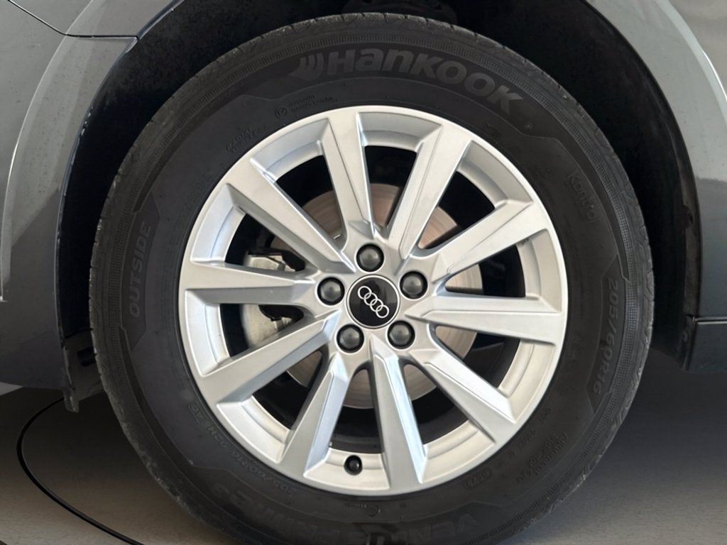 https://cdn-sm.caraffinity.it/images/vehicles/4747220/6/large