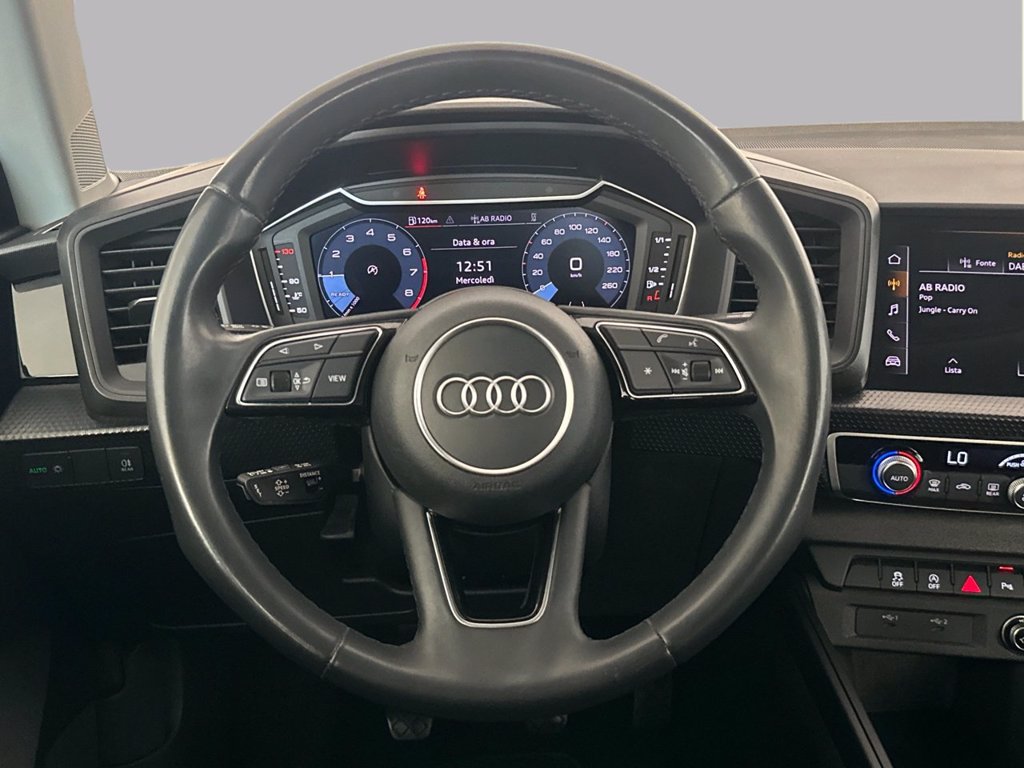 https://cdn-sm.caraffinity.it/images/vehicles/4747220/8/large
