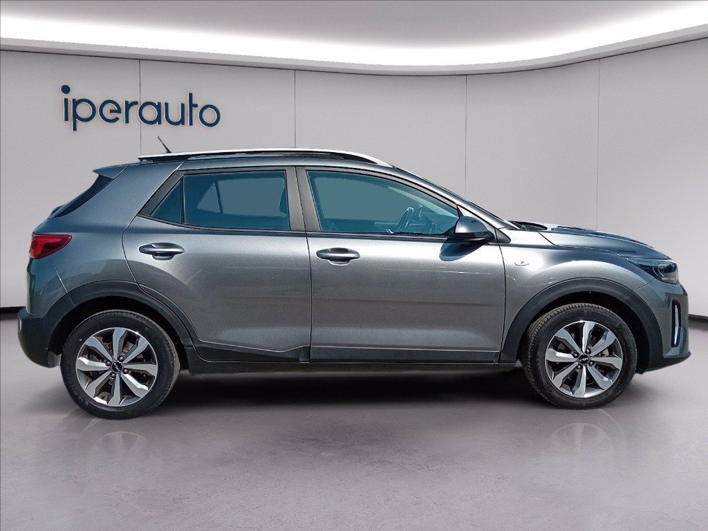 https://cdn-sm.caraffinity.it/images/vehicles/4747750/5/large