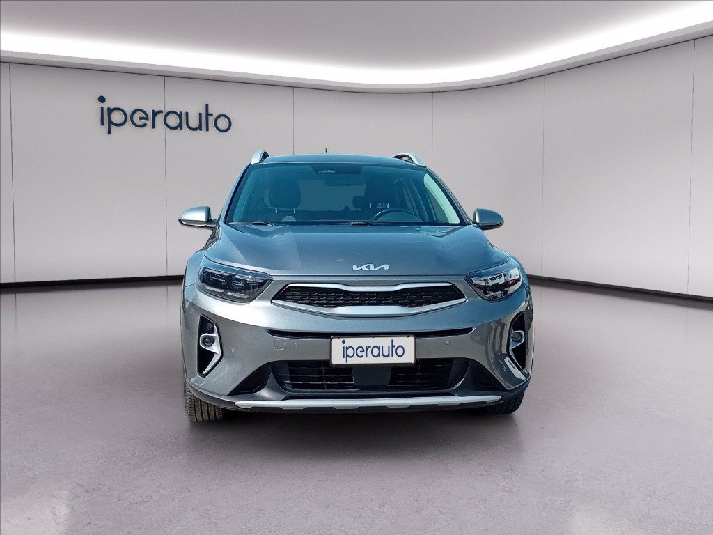 https://cdn-sm.caraffinity.it/images/vehicles/4747750/7/large