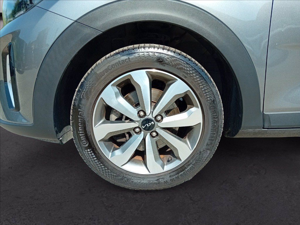https://cdn-sm.caraffinity.it/images/vehicles/4747750/8/large