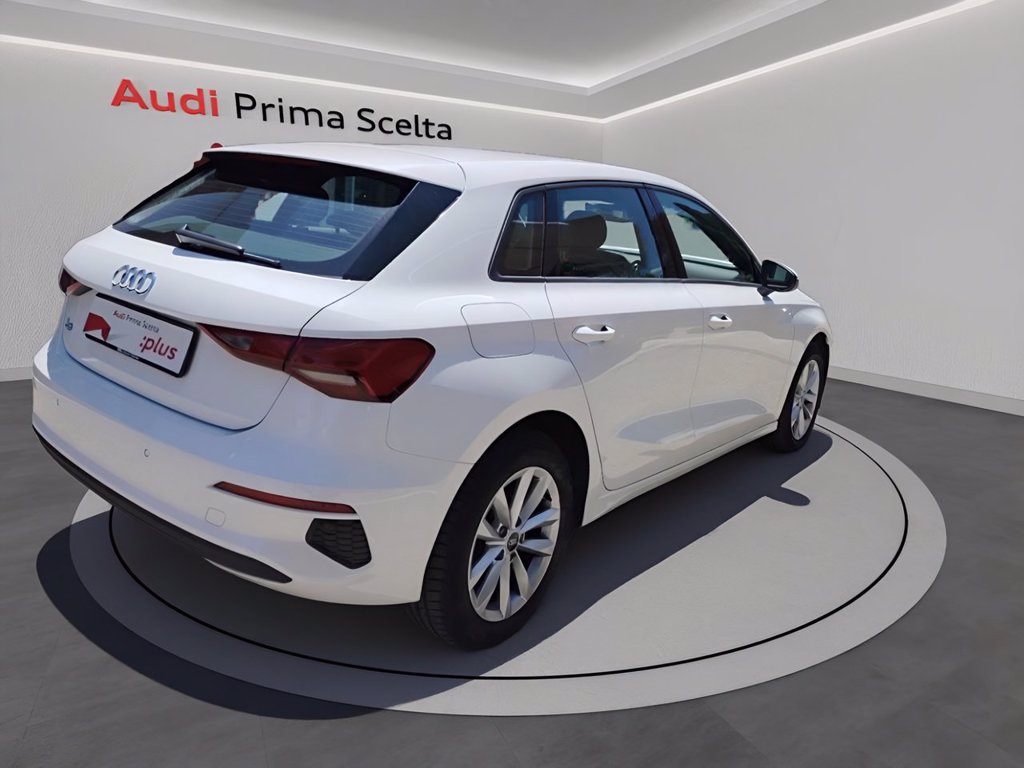 https://cdn-sm.caraffinity.it/images/vehicles/4748606/3/large