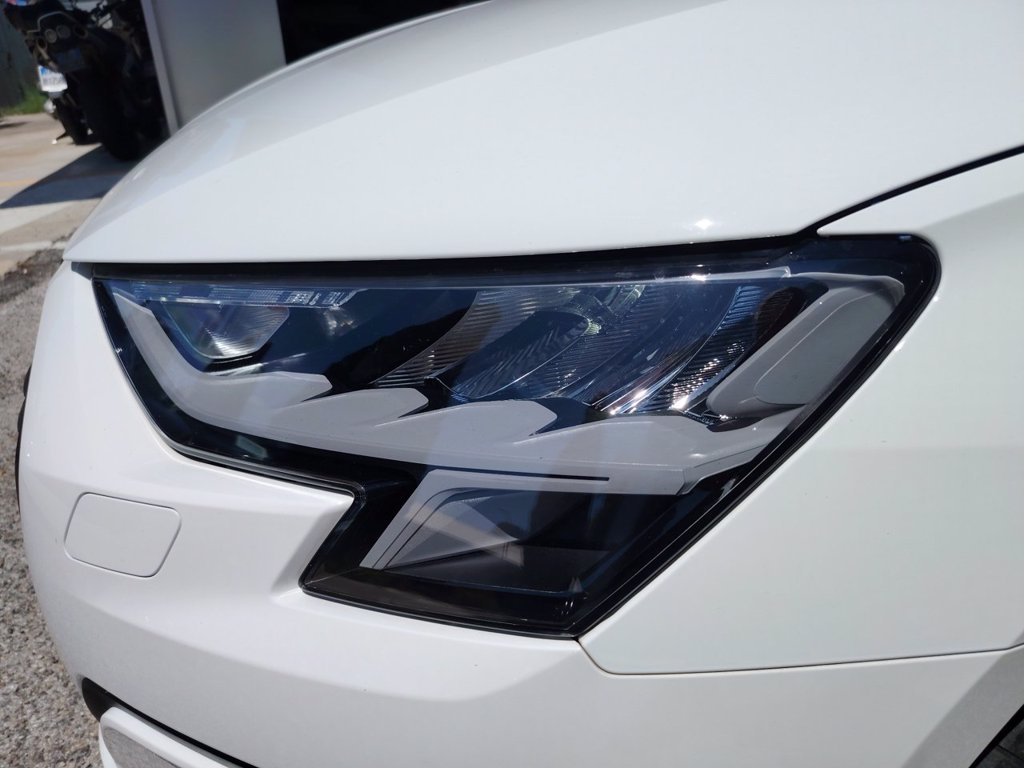 https://cdn-sm.caraffinity.it/images/vehicles/4748606/5/large