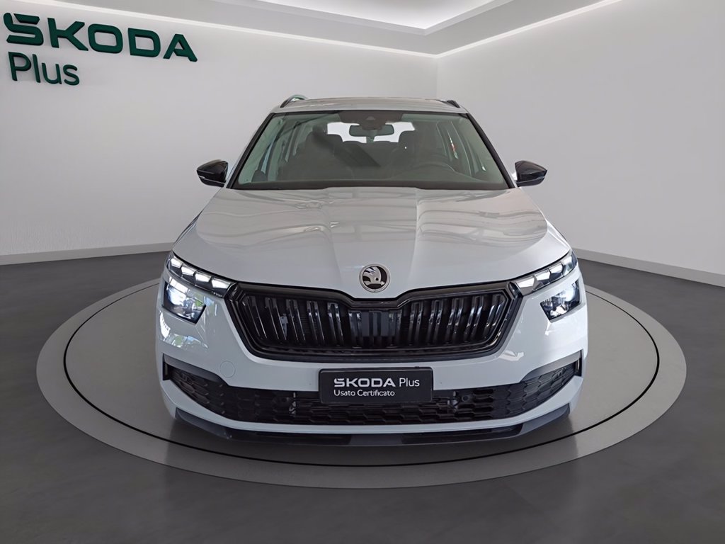 https://cdn-sm.caraffinity.it/images/vehicles/4748970/1/large