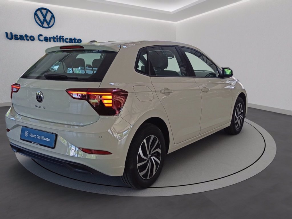 https://cdn-sm.caraffinity.it/images/vehicles/4748972/3/large