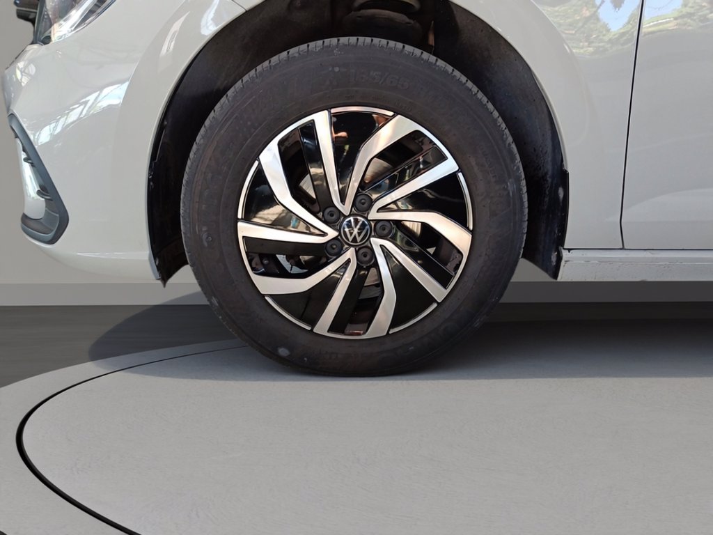 https://cdn-sm.caraffinity.it/images/vehicles/4748972/6/large