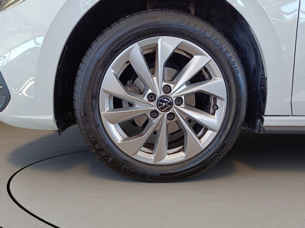 https://cdn-sm.caraffinity.it/images/vehicles/4748980/6/large