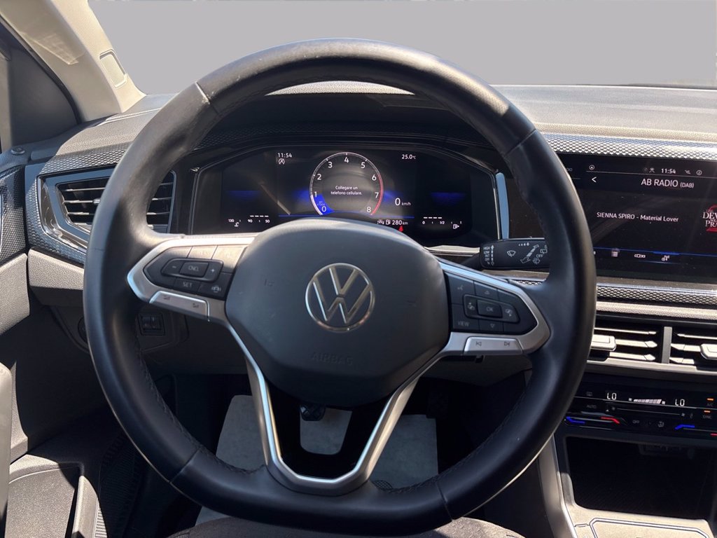 https://cdn-sm.caraffinity.it/images/vehicles/4749434/8/large
