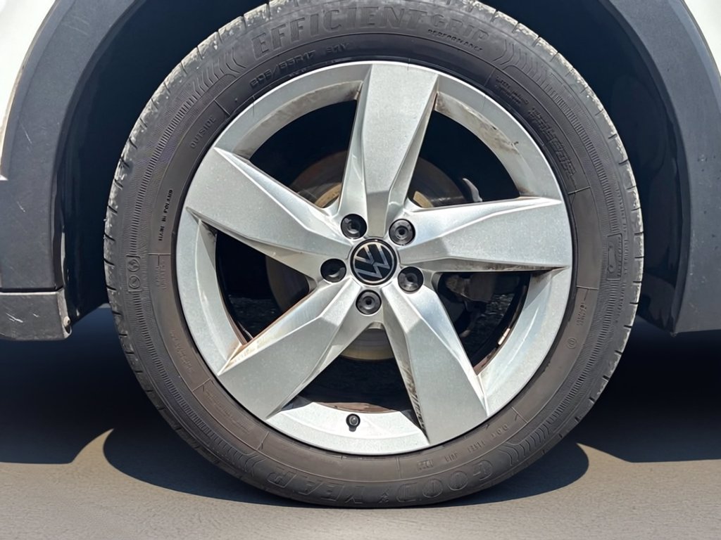 https://cdn-sm.caraffinity.it/images/vehicles/4749465/6/large