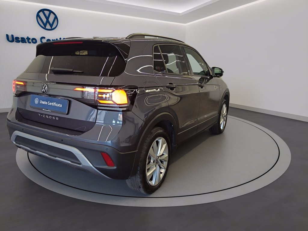 https://cdn-sm.caraffinity.it/images/vehicles/4749468/3/large