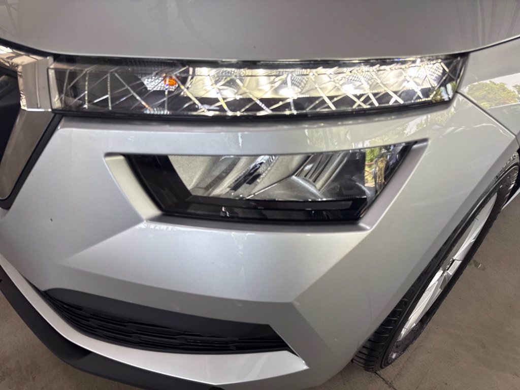https://cdn-sm.caraffinity.it/images/vehicles/4749476/5/large