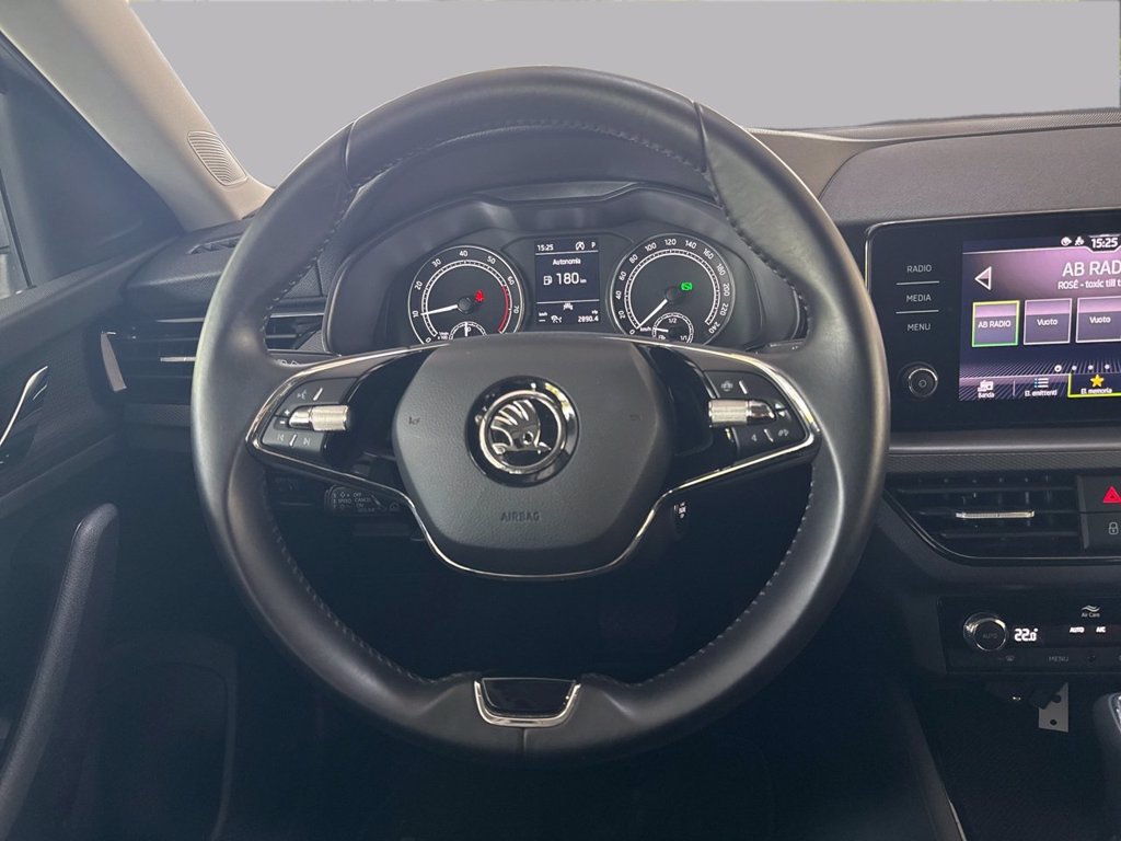 https://cdn-sm.caraffinity.it/images/vehicles/4749476/8/large