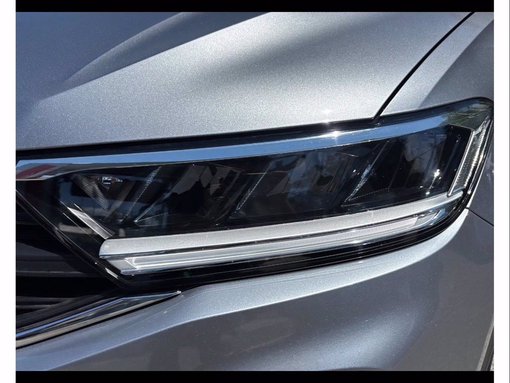 https://cdn-sm.caraffinity.it/images/vehicles/4749478/5/large