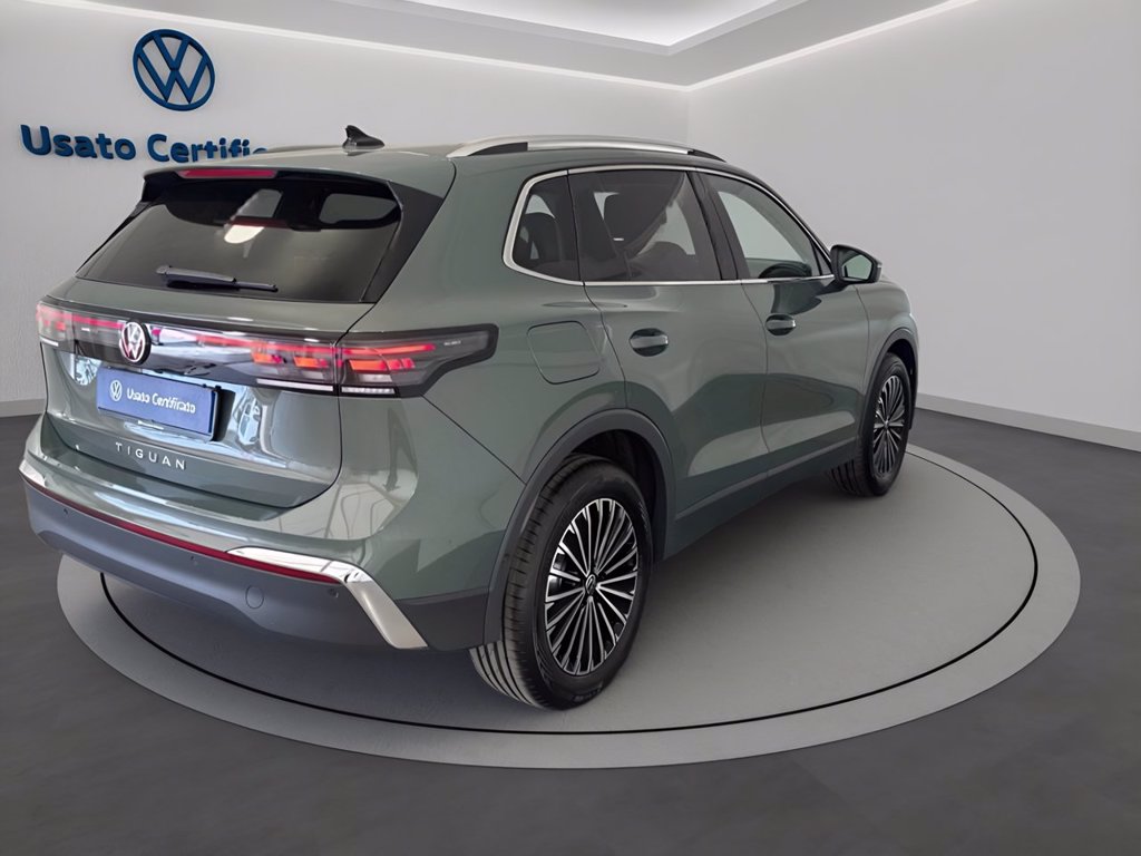 https://cdn-sm.caraffinity.it/images/vehicles/4749487/3/large
