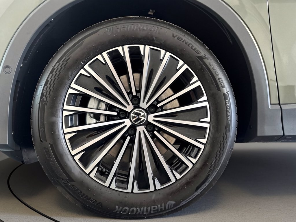 https://cdn-sm.caraffinity.it/images/vehicles/4749487/6/large