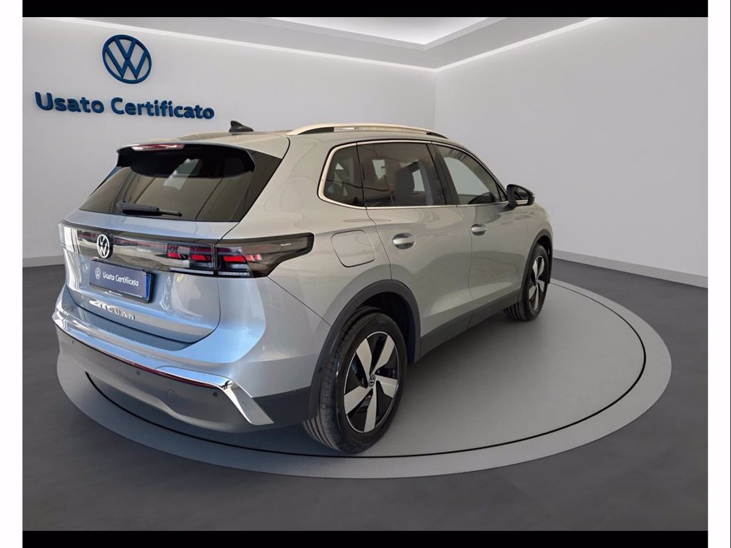 https://cdn-sm.caraffinity.it/images/vehicles/4749490/3/large