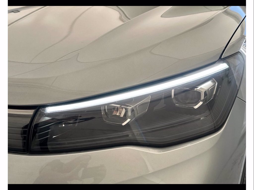 https://cdn-sm.caraffinity.it/images/vehicles/4749490/5/large