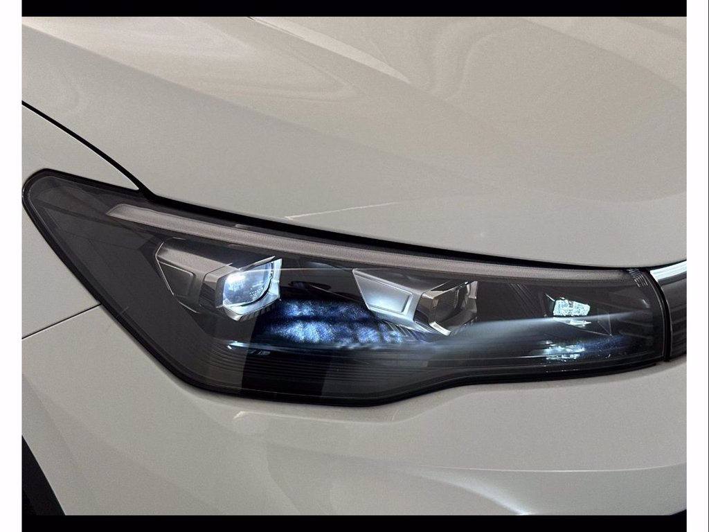 https://cdn-sm.caraffinity.it/images/vehicles/4749491/5/large