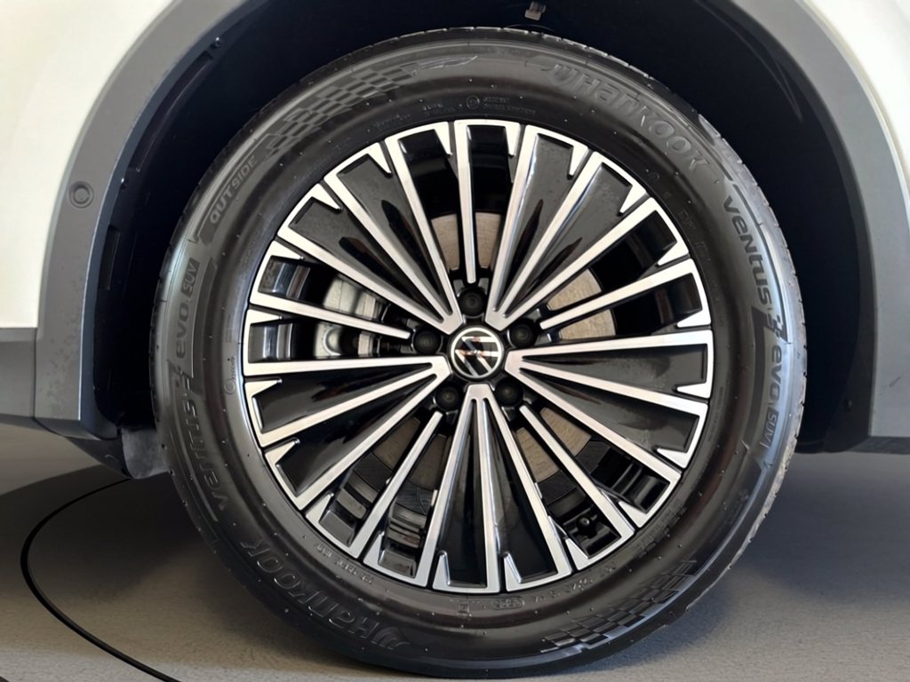 https://cdn-sm.caraffinity.it/images/vehicles/4749491/6/large