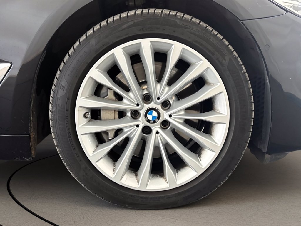 https://cdn-sm.caraffinity.it/images/vehicles/4749949/6/large