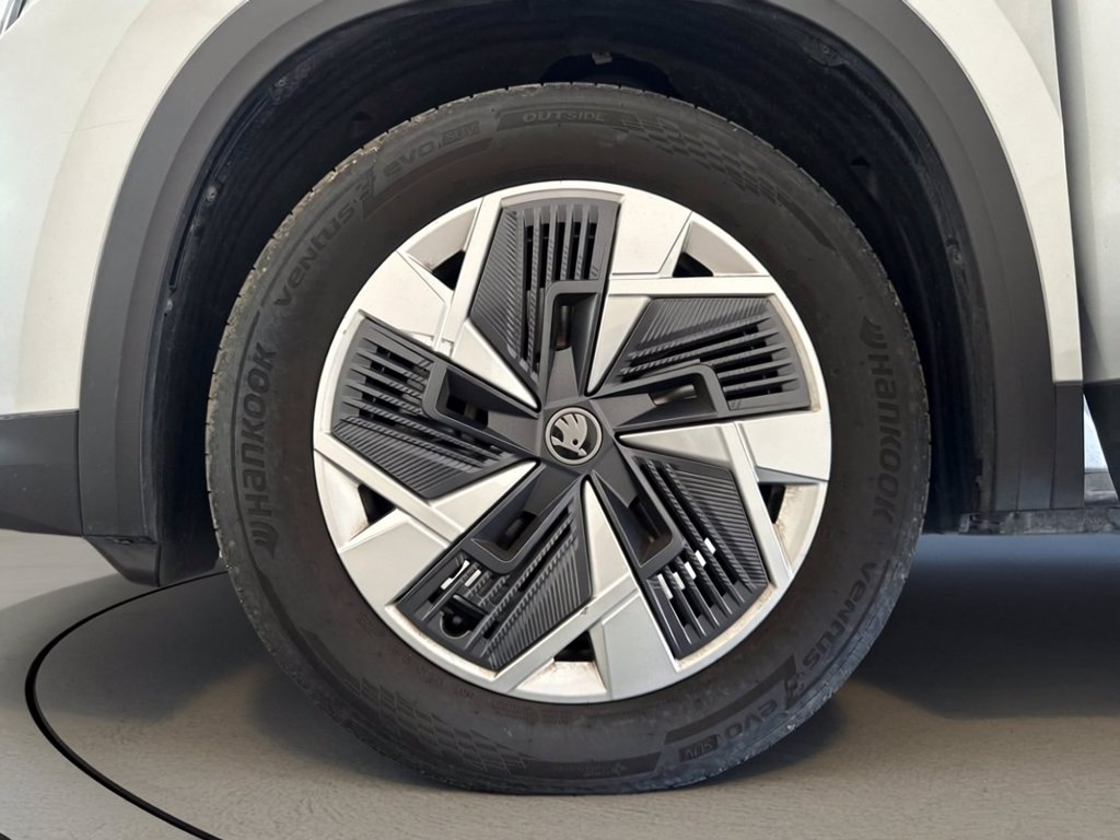 https://cdn-sm.caraffinity.it/images/vehicles/4750704/6/large