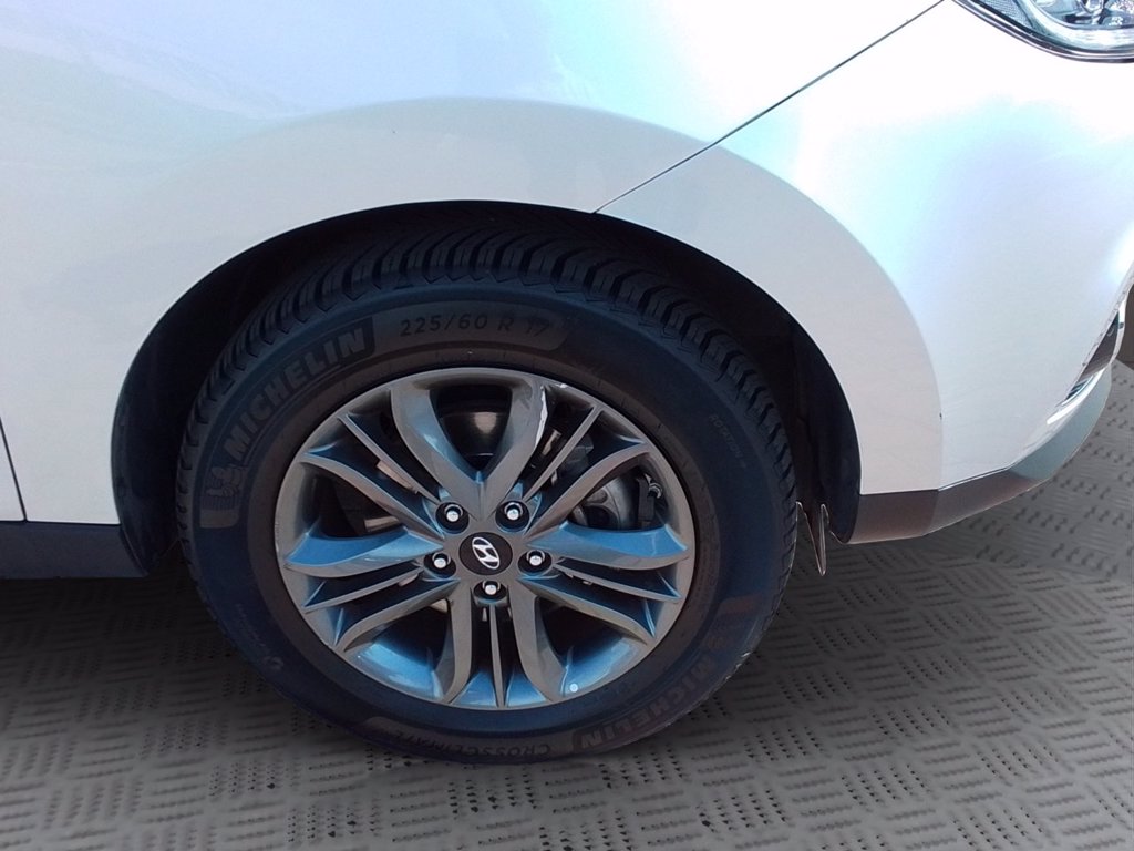 https://cdn-sm.caraffinity.it/images/vehicles/4750749/8/large