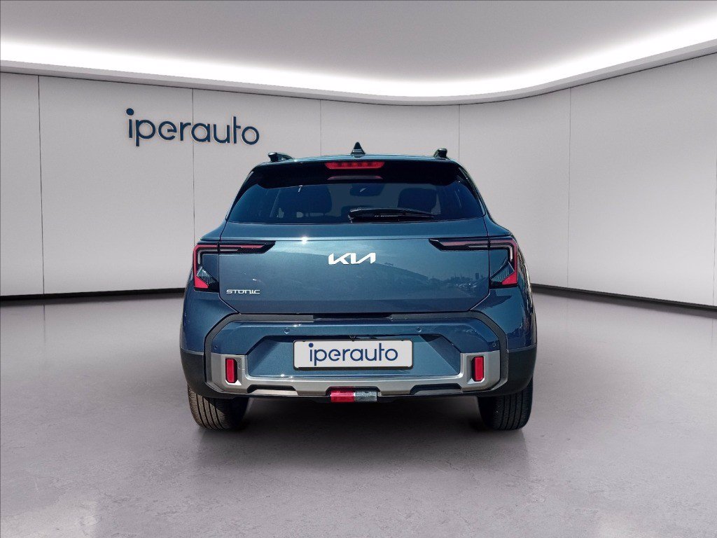 https://cdn-sm.caraffinity.it/images/vehicles/4750945/3/large