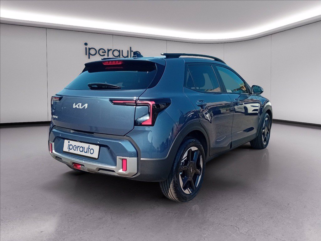 https://cdn-sm.caraffinity.it/images/vehicles/4750945/4/large