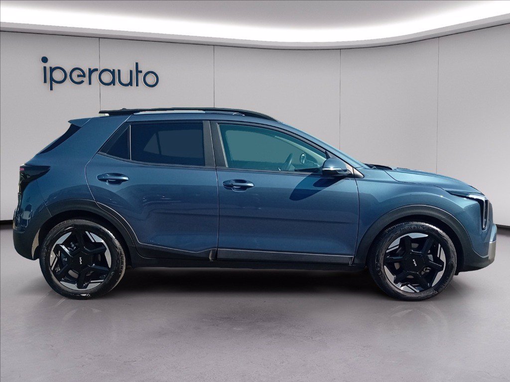 https://cdn-sm.caraffinity.it/images/vehicles/4750945/5/large