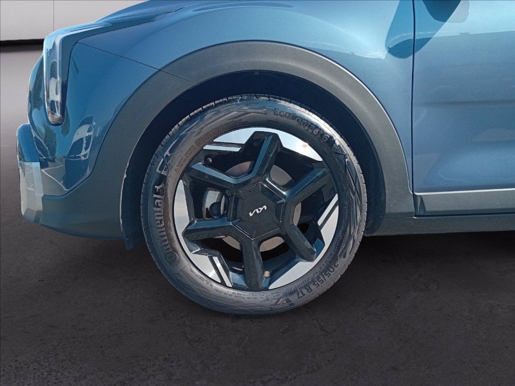 https://cdn-sm.caraffinity.it/images/vehicles/4750945/8/large