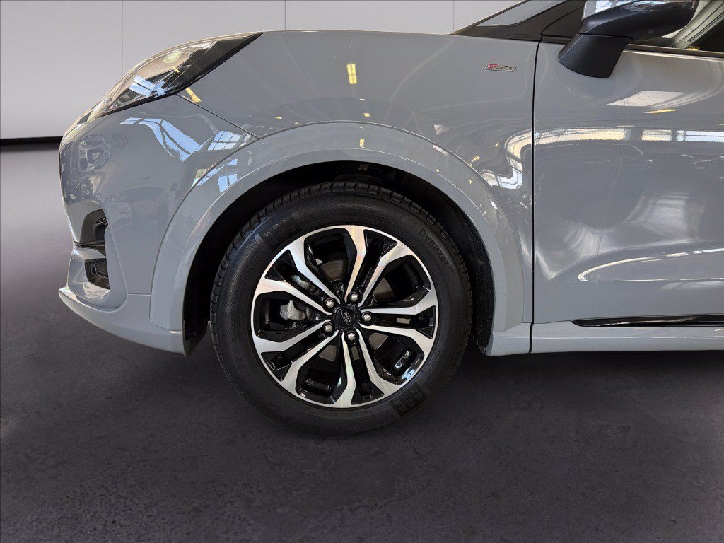 https://cdn-sm.caraffinity.it/images/vehicles/4751076/8/large