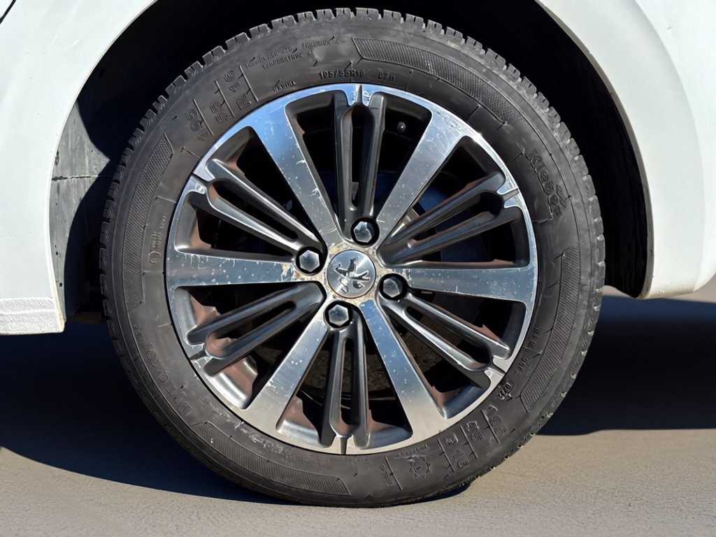 https://cdn-sm.caraffinity.it/images/vehicles/4751363/5/large