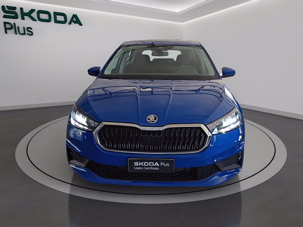 https://cdn-sm.caraffinity.it/images/vehicles/4751366/1/large