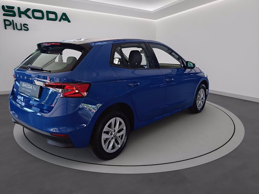 https://cdn-sm.caraffinity.it/images/vehicles/4751366/3/large