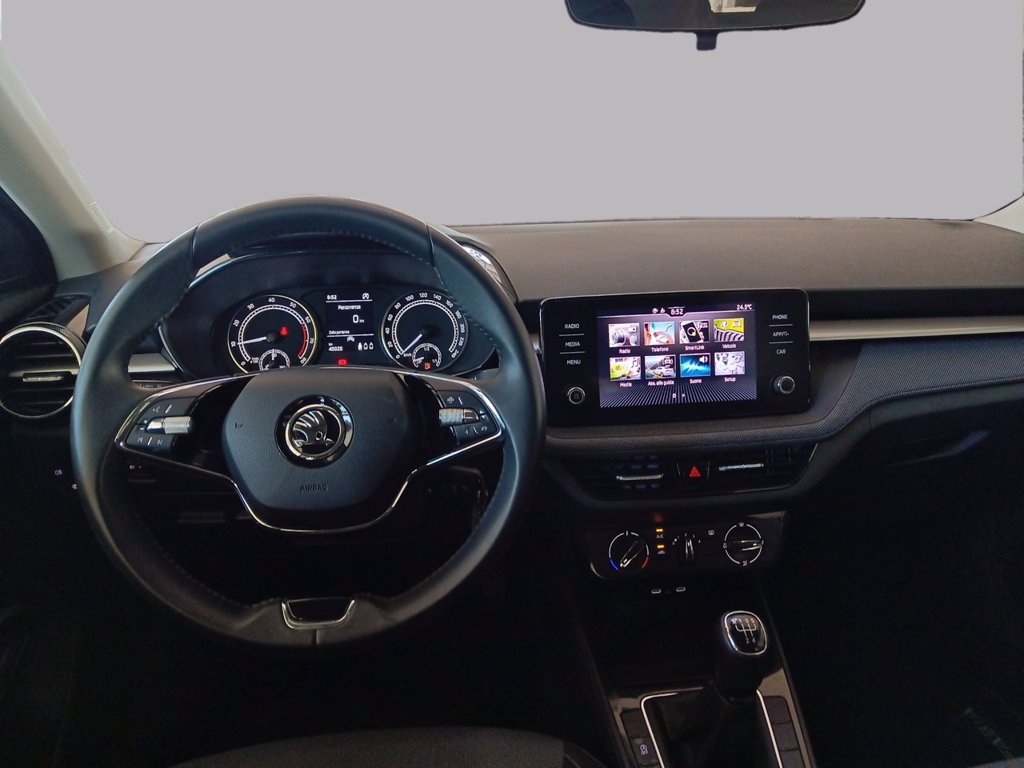 https://cdn-sm.caraffinity.it/images/vehicles/4751368/7/large