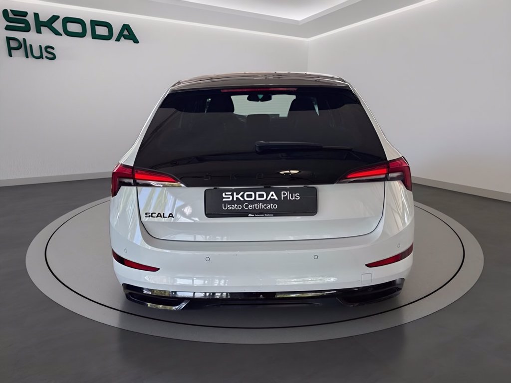 https://cdn-sm.caraffinity.it/images/vehicles/4751370/4/large
