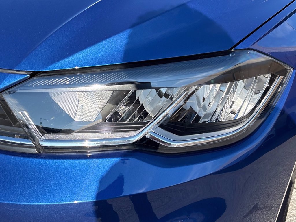 https://cdn-sm.caraffinity.it/images/vehicles/4751372/5/large