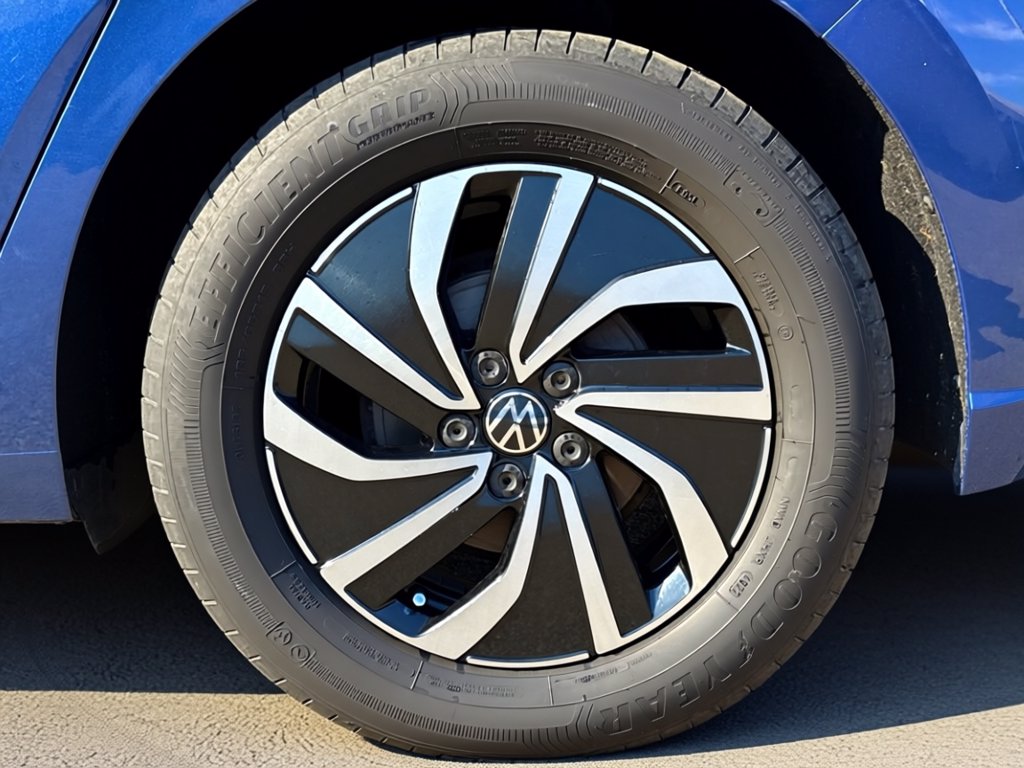 https://cdn-sm.caraffinity.it/images/vehicles/4751372/6/large