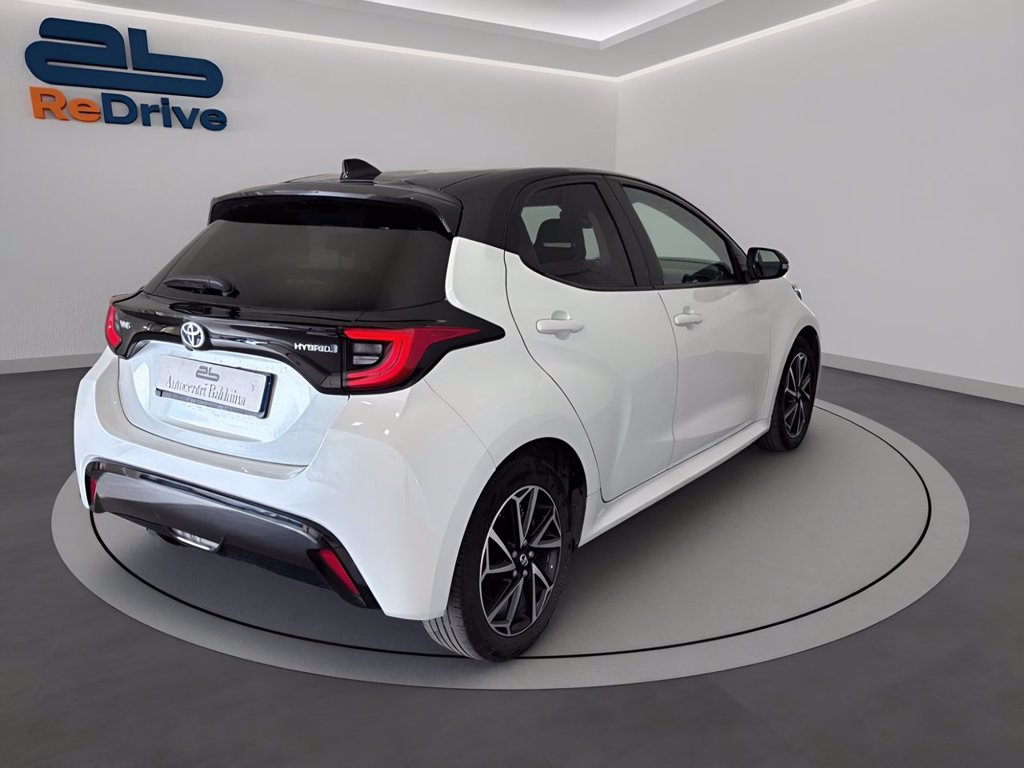 https://cdn-sm.caraffinity.it/images/vehicles/4751904/3/large