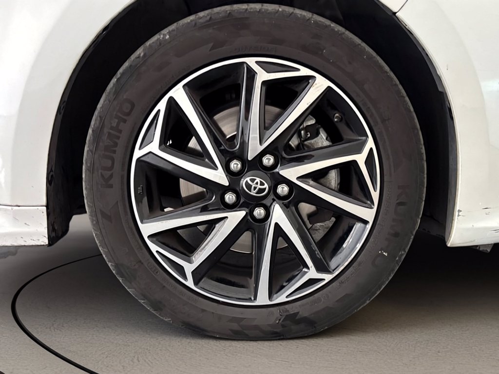 https://cdn-sm.caraffinity.it/images/vehicles/4751904/6/large