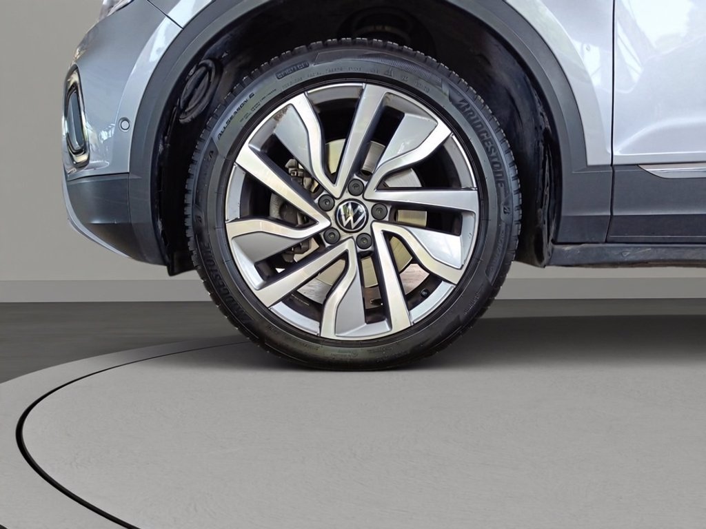 https://cdn-sm.caraffinity.it/images/vehicles/4751905/6/large