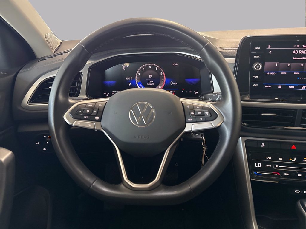 https://cdn-sm.caraffinity.it/images/vehicles/4752594/8/large